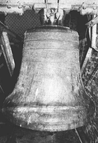 Reich ornamentiert ist die Glocke von 1901 in der Collinghorster Kirche.