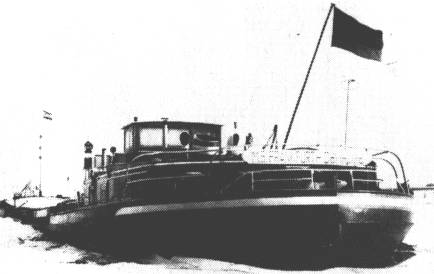 Zuletzt fuhr Matrose Heinrich Schmidt bis 1963 auf der MS "Frankfurt". Kapitn war Robert Rauert aus Westrhauderfehn, der hier sein Schiff auf dem "groen Wasser" zwischen Hansweert und Antwerpen sicher zum Bestimmungshafen steuert.