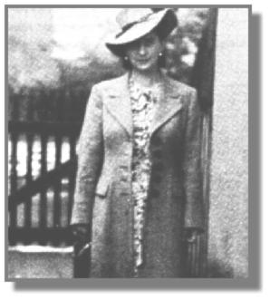 So stellte sich die Fehntjerin eine Stdterin vor: schicker Mantel, toller Hut. Wanda Betanski in Thorn 1942.